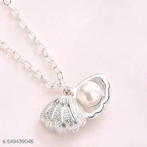 Sea Shell Necklace with a pearl