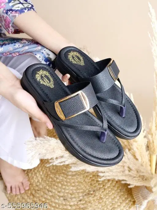Shoetopia Solid Sandals Black Size 4