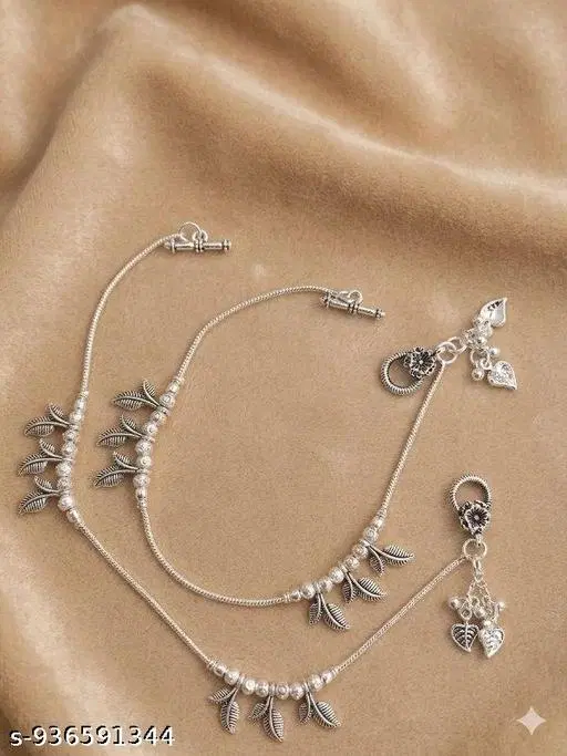 Elegant Anklets for Women (Silver, Free Size)