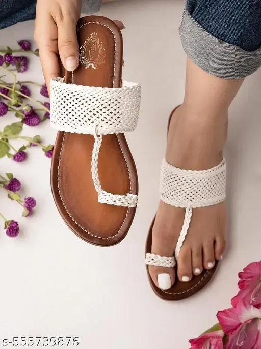 Shoetopia Girls Solid White Sandals - Size 7.0