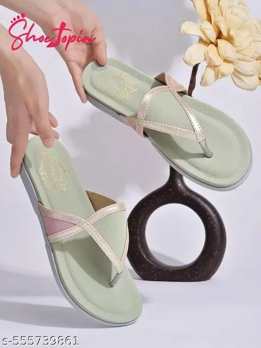 Shoetopia Girls Solid Green Flatforms - Size 3.0