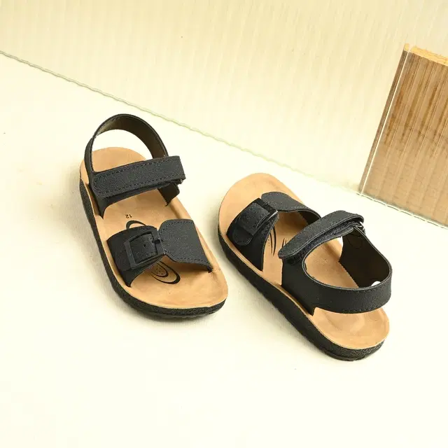 Sandals for Kids (Black, 9 C)
