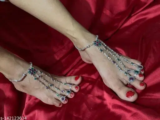 Anklets with Toe Ring for Women (Silver, Free Size)