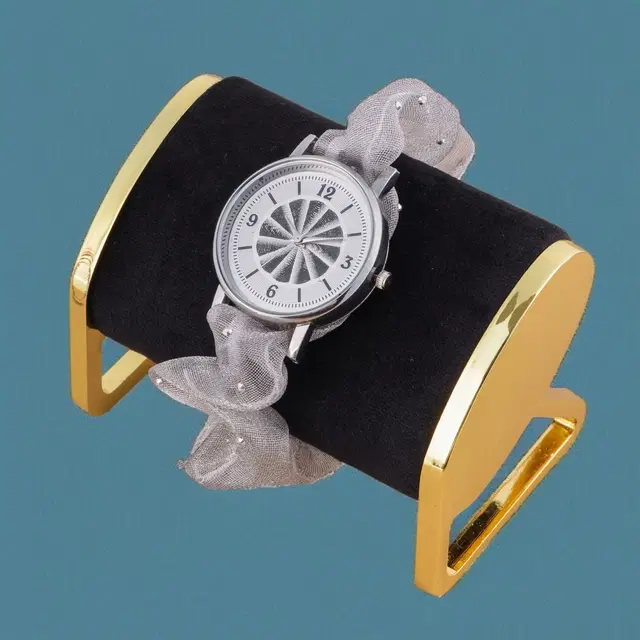 Round Dial Analog Watch for Women, Silver