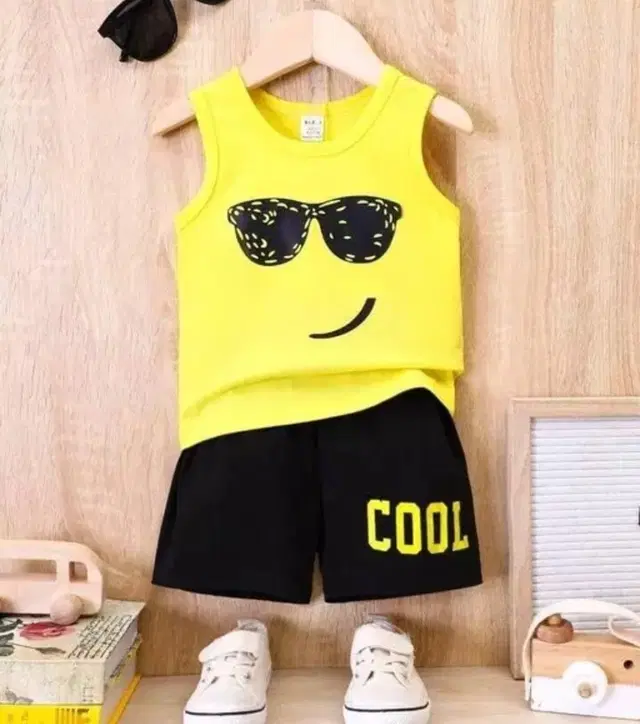 Hosiery Clothing Set for Kids (Yellow & Black, 1-2 Years)