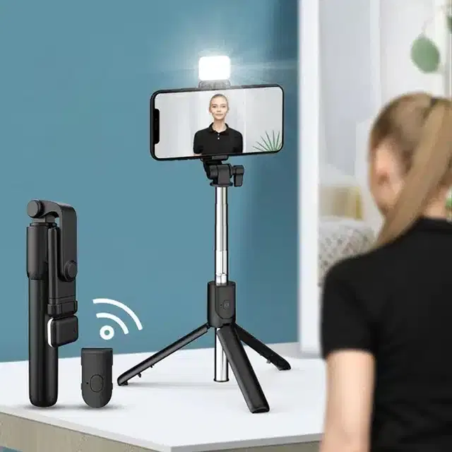Wireless 360 Degree Mini Tripod Selfie Stick, Black