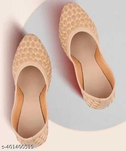 Juttis for Women (Cream, 4)