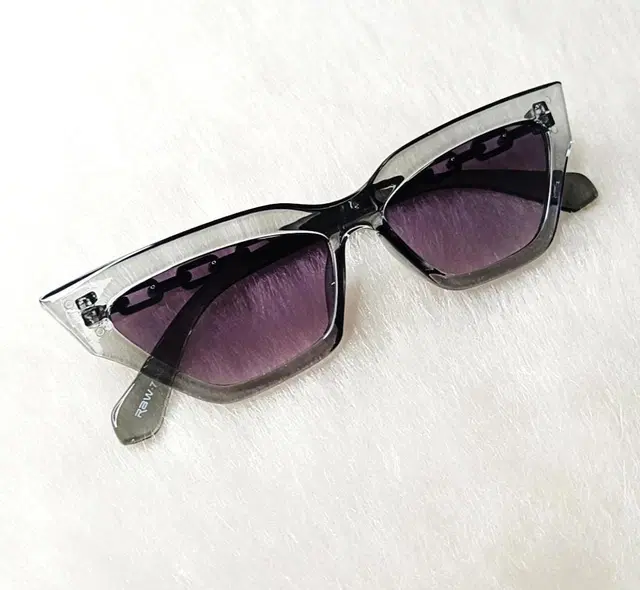 UV Protected Stylish Sunglass for Women (Grey)