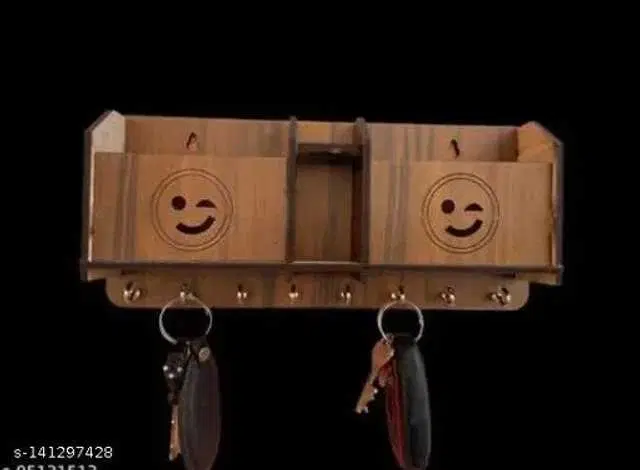 Vivek Homesaaz Wooden Smiley Wall Décor Key Holder, Brown, VH8