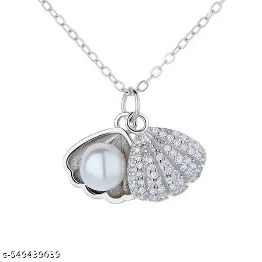 Sea Shell Necklace with a pearl