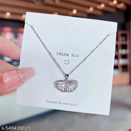 Sea Shell Necklace with a pearl