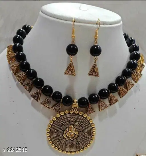 Elegant Pearl Jewellery Set