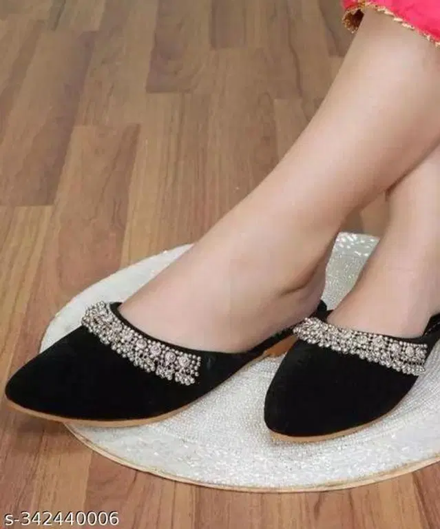 Juttis for Women (Black, 5)