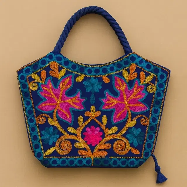 Women Floral Embellished Handheld Bag