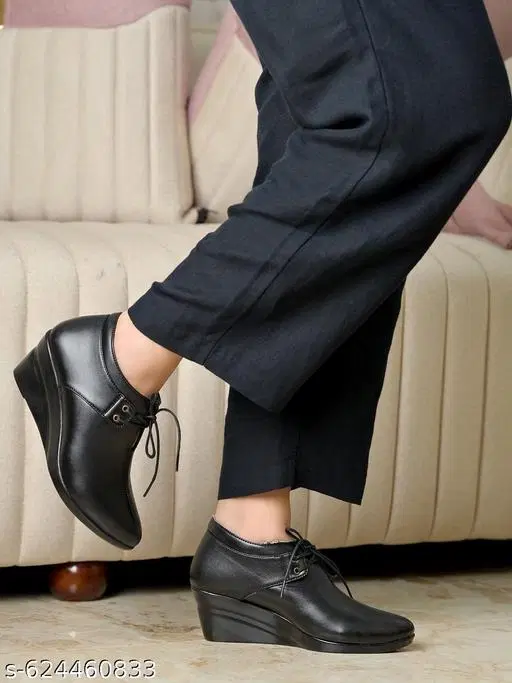 Solid Wedge Heeled Boots for Women Black (3)