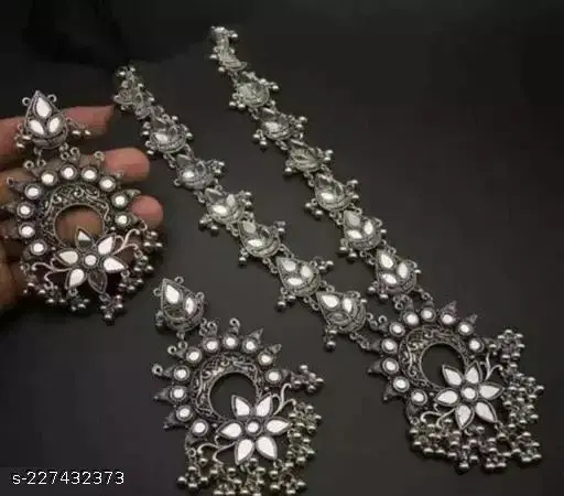 Shimmering Oxidized Kundan Jewellery Set