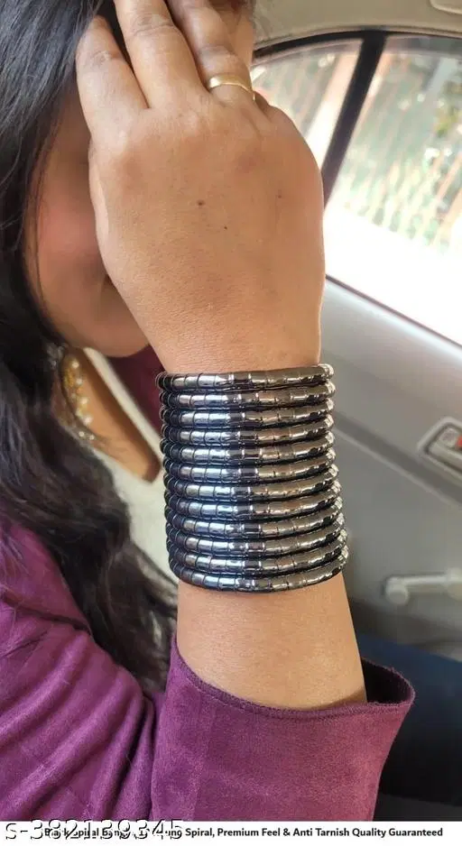 Western Style Viral Spiral Bangle Black Bangle