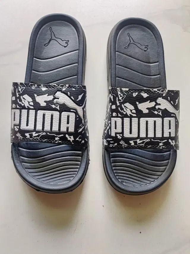 Sliders for Men (Black, 6)