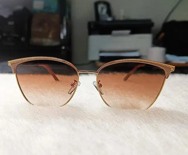 UV Protected Stylish Sunglass for Women (Brown)