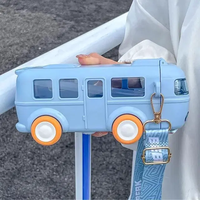 Plastic Bus Shape Sipper Bottle for Kids, Multicolor (1000 ml)