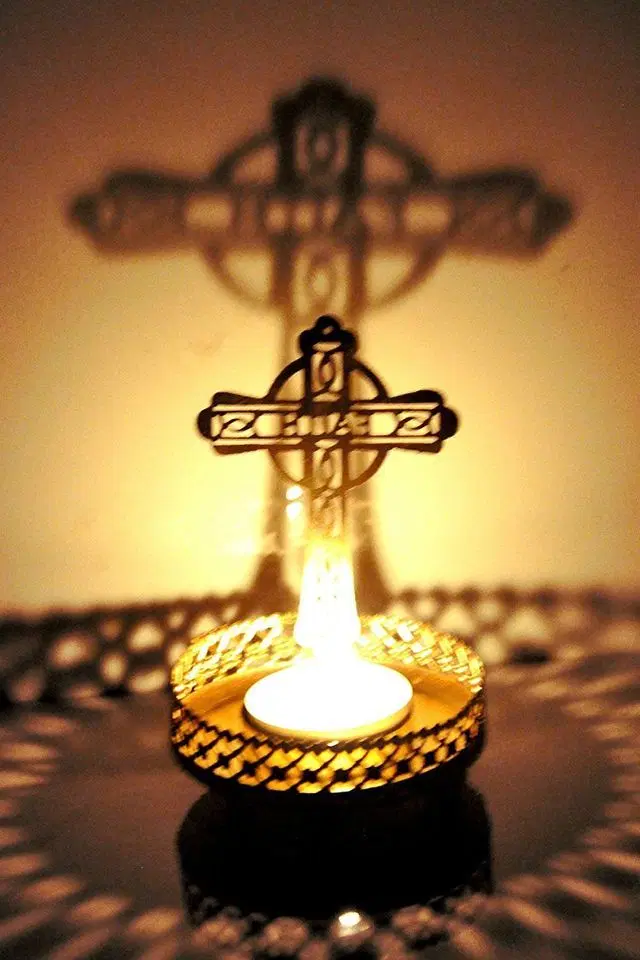 Heaven Decor Shadow Christmas Cross Tealight Candle Holder, A098