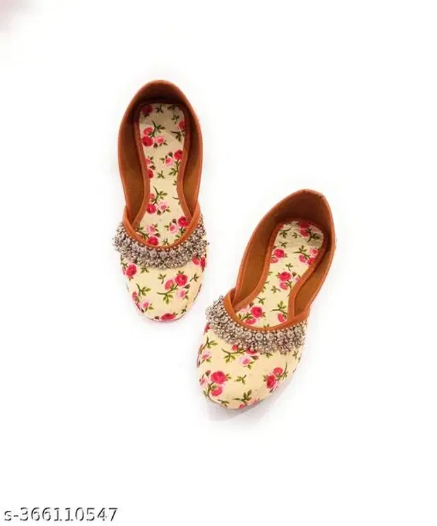 Juttis for Women (Cream, 5)