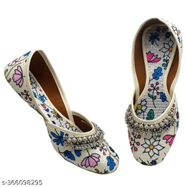 Juttis for Women (White, 6)