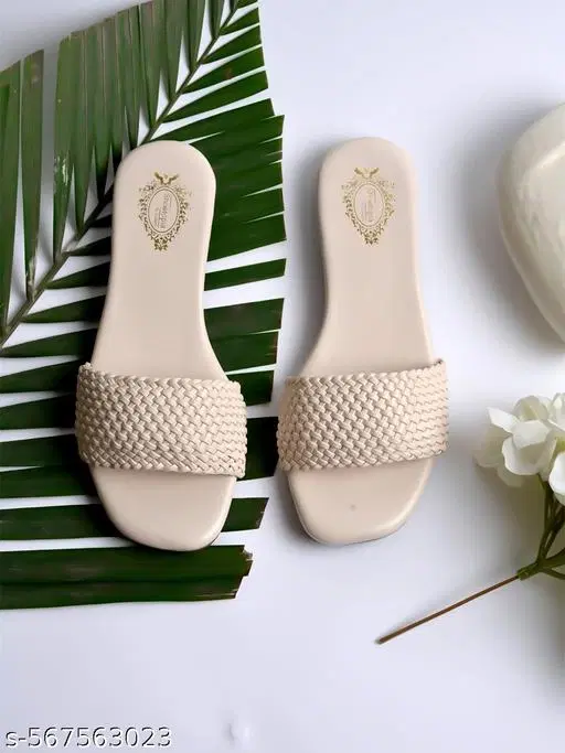 Shoetopia Girls Solid Flat Sandals Cream Size 3