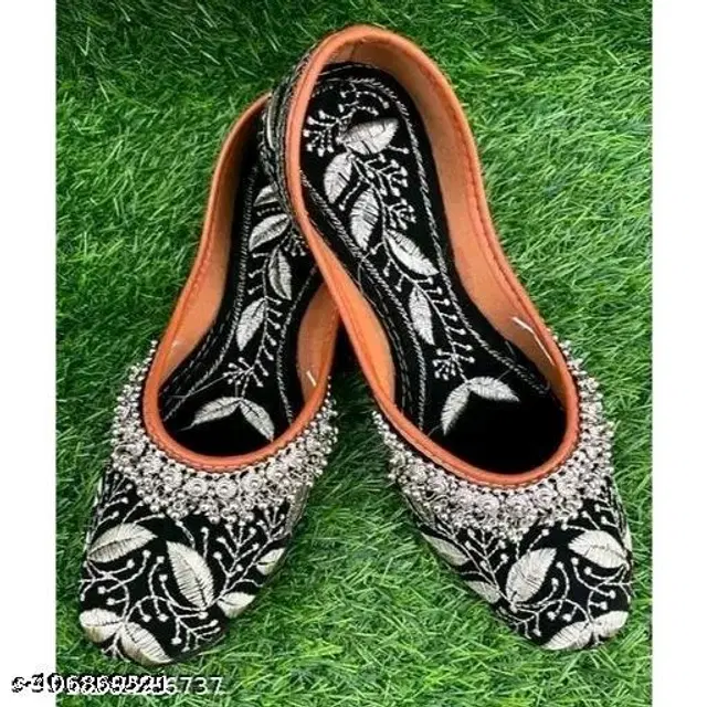 Juttis for Women (Black, 5)