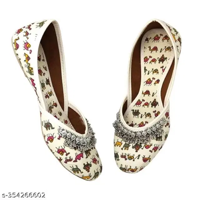 Juttis for Women (White, 7)