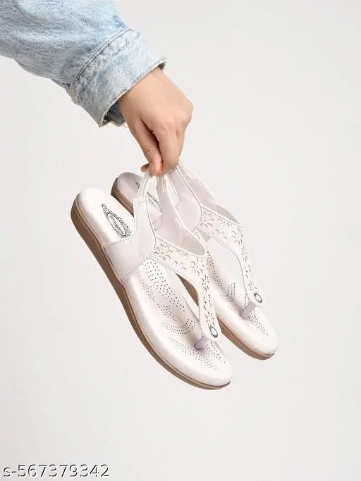 Shoetopia Girls White Sandals Size 7.0