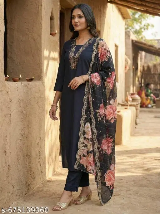 Embroidered Acrylic Kurta Set for Women (Black, M)