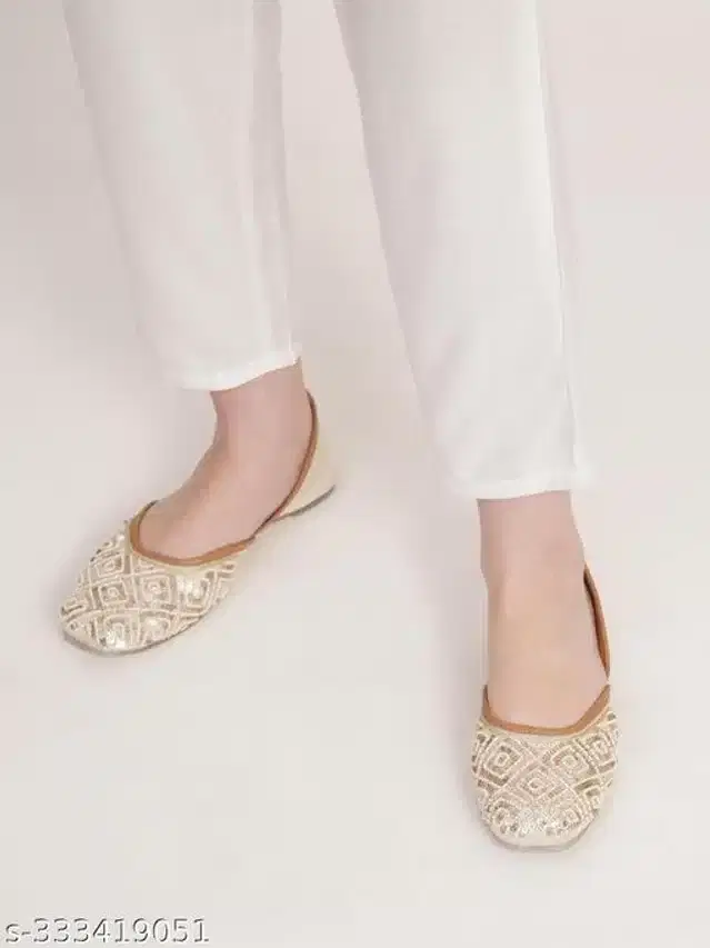 Juttis for Women (Silver, 3)