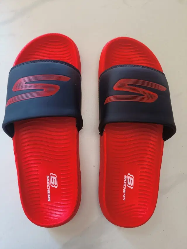 Casual Sliders for Men (Red)