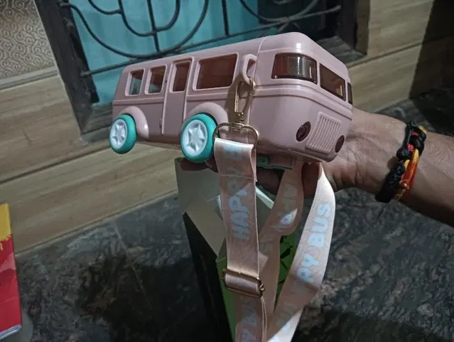 Plastic Bus Shape Sipper Bottle for Kids, Multicolor (1000 ml)