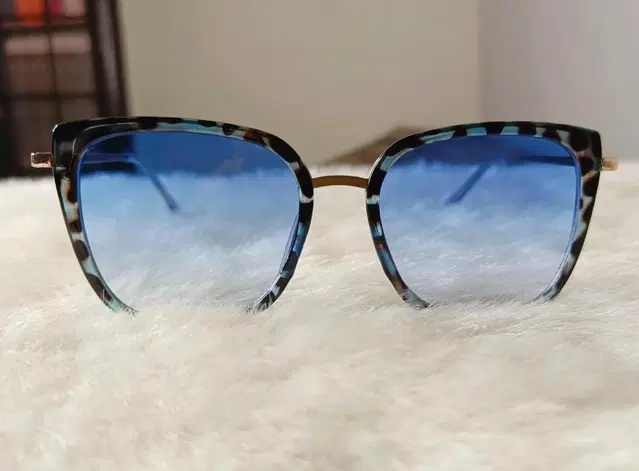 UV Protected Stylish Sunglass for Women (Blue)