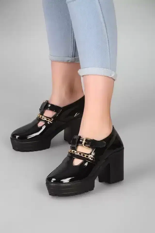 Boot for Women (Black, 4)