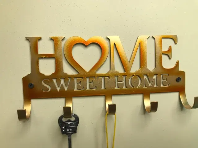 Sweet Home Key Holder, Multicolor, 7X1X10