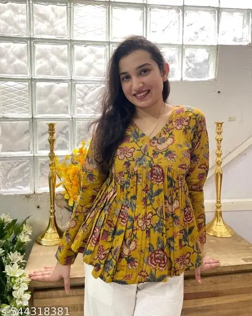 Floral Printed Regular Cotton Top for Women (Yellow, XS)