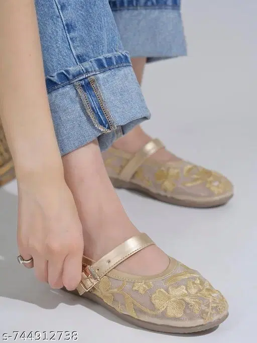 Shoetopia Gold Ballerinas (Size 5.0)