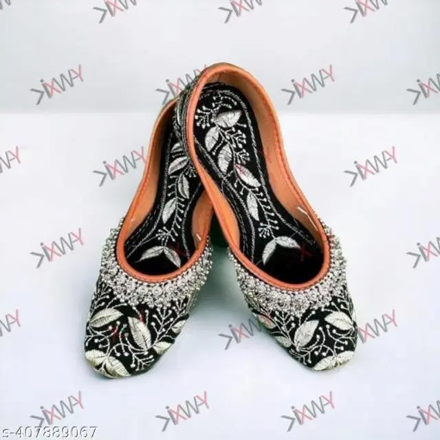 Juttis for Women (Black, 4)