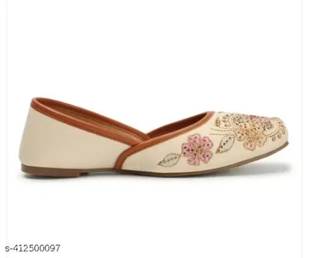 Juttis for Women (Cream, 4)