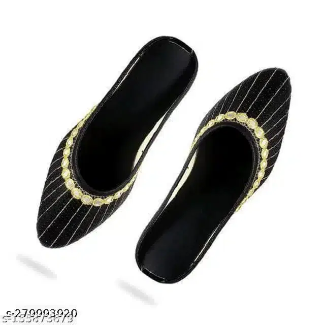 Juttis for Women (Black, 4)