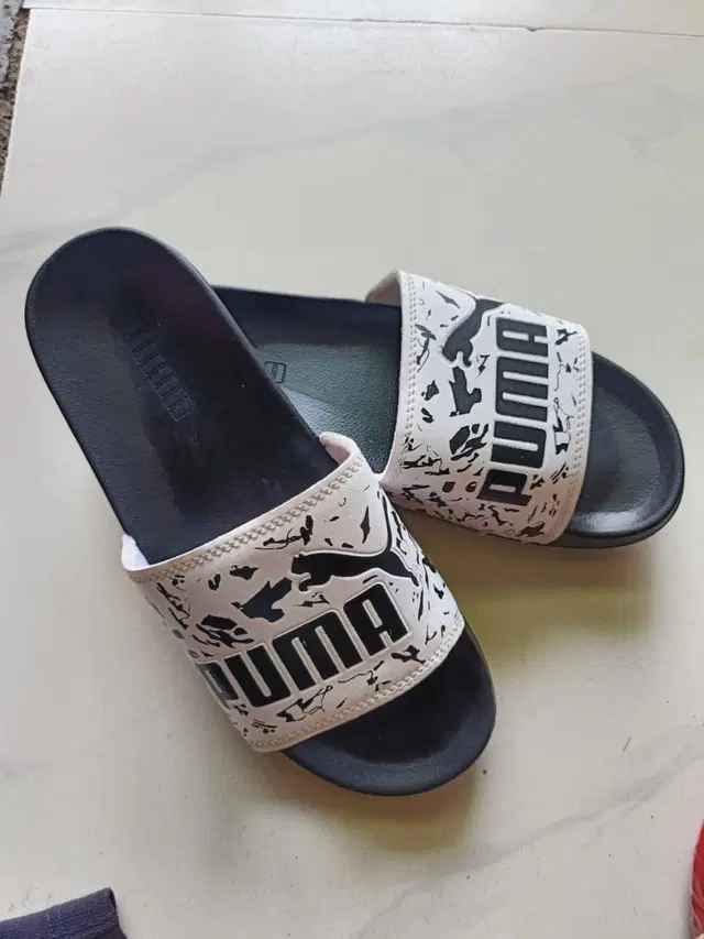 Sliders for Men (Black, 6)