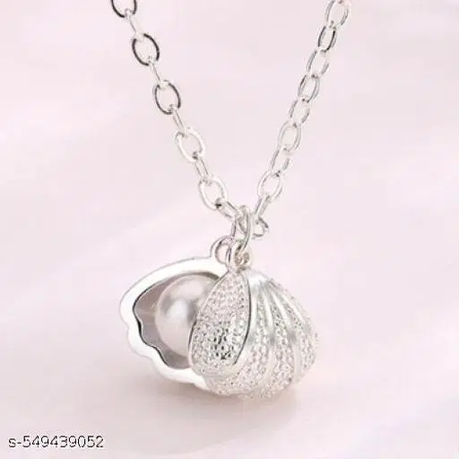 Sea Shell Necklace with a pearl
