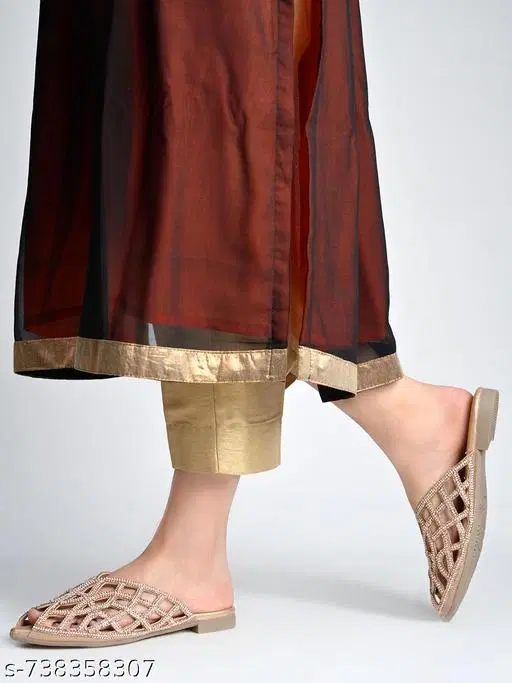 Shoetopia Pink Embellished Juttis & Mojaris (IND-3)