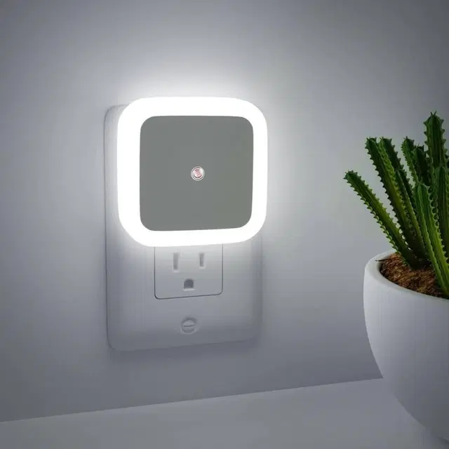 Traders 0.5W LED sensor plug for bedroom office living room Night Lamp, 5.5 cm, White, Pack of 1