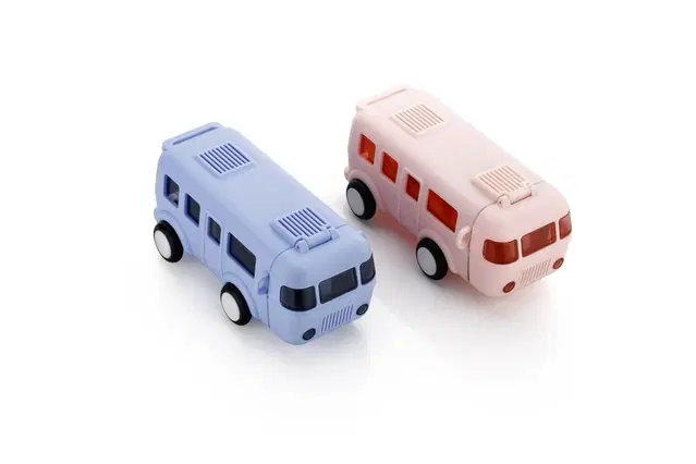 Plastic Bus Shape Sipper Bottle for Kids, Multicolor (1000 ml)