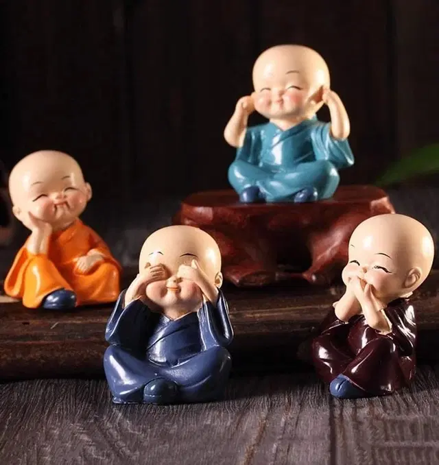 Monks dashboard Figurines Set of 4 (Multicolour)