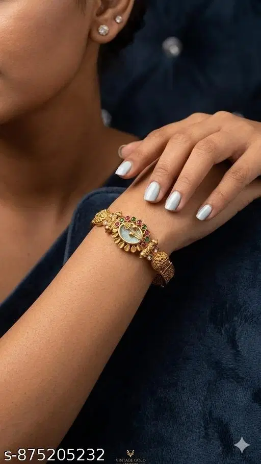 Bracelet for Women (Gold, Free Size)